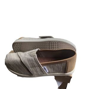 Kids TOMS shoes BNIB